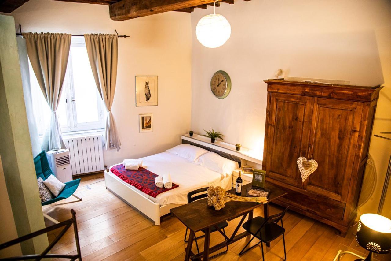 Studio In Tornabuoni Within A Renaissance Building * Florenz
