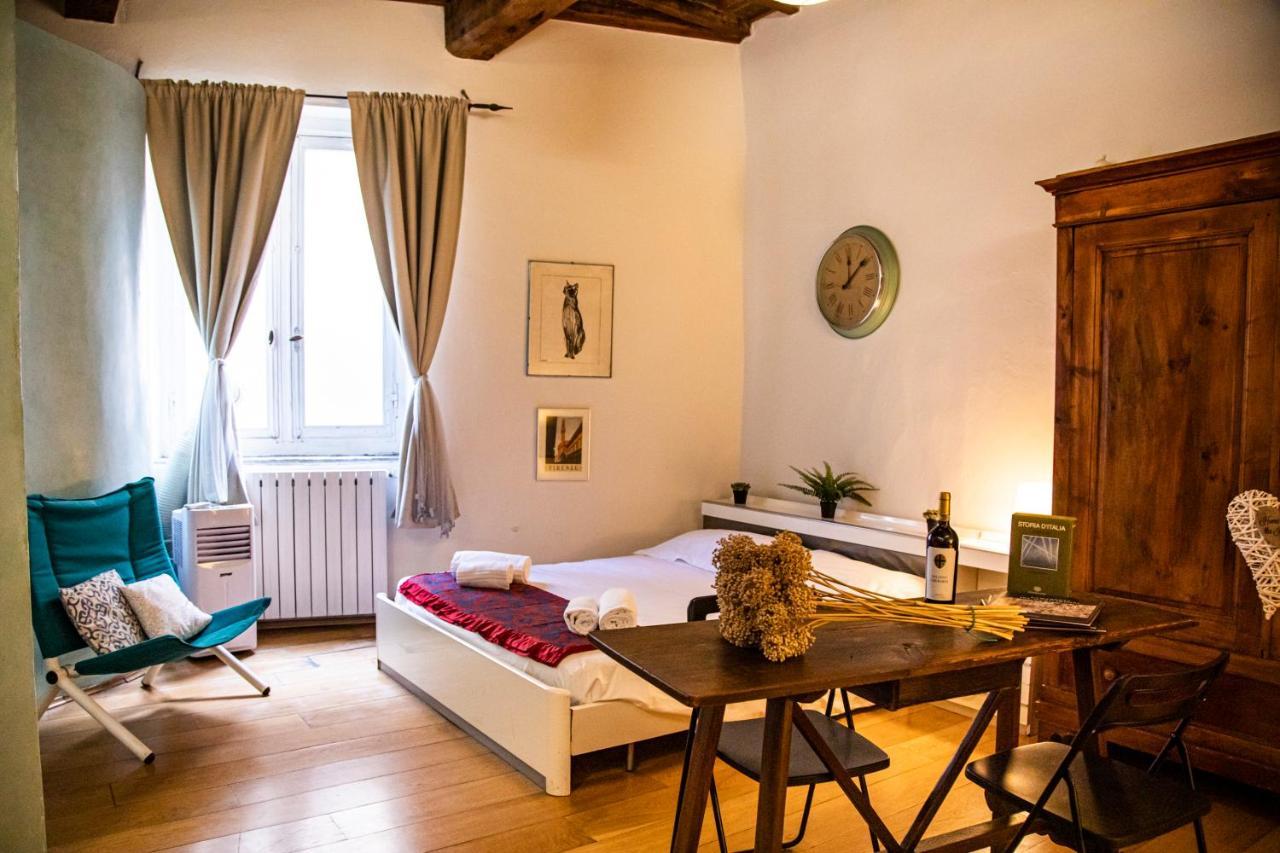Appartement Studio In Tornabuoni Within A Renaissance Building